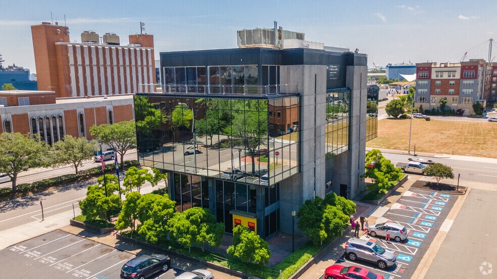 More Photos Of 600 Crawford St, Portsmouth Medical For Lease