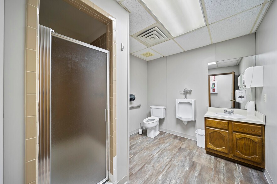 More Photos Of 1815 W Detroit St, Broken Arrow Service For Lease