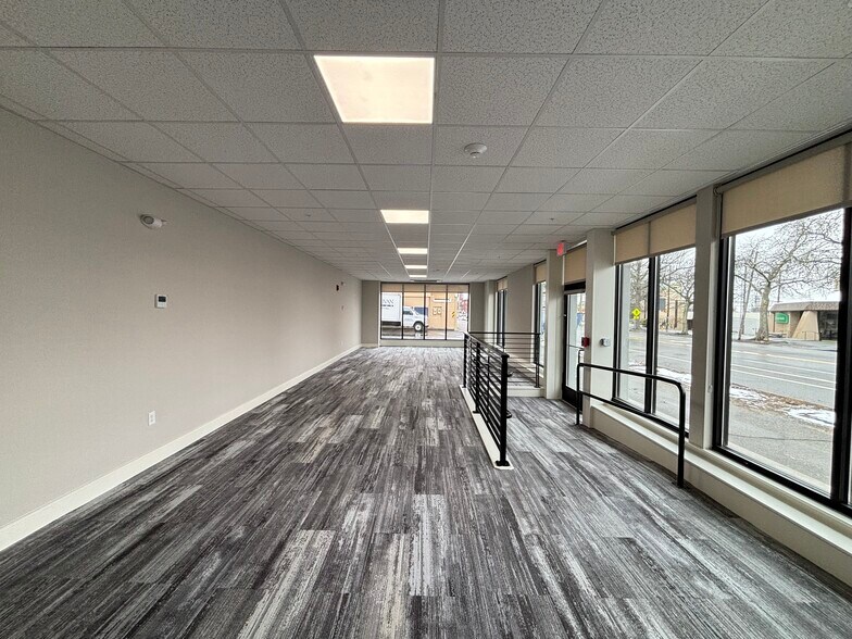 More Photos Of 1555 Elm St, Manchester Apartments For Lease