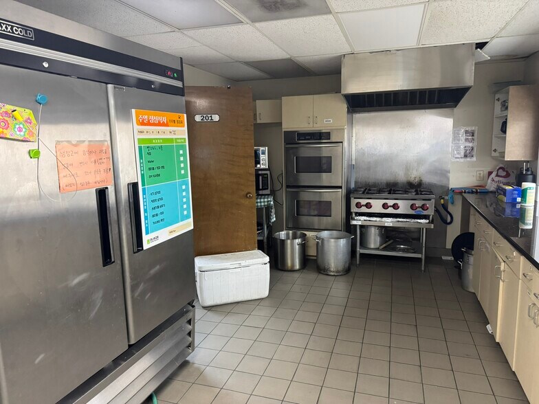 More Photos Of 3114 Old Denton Rd, Carrollton Specialty For Sale