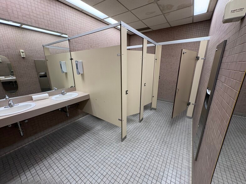 More Photos Of 1250 S Creasy Ln, Lafayette Research And Development For Sale