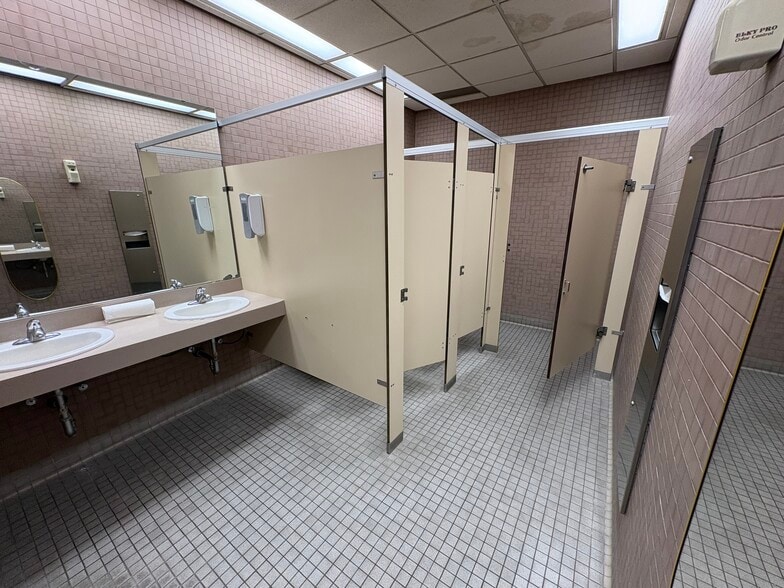 More Photos Of 1250 S Creasy Ln, Lafayette Research And Development For Lease