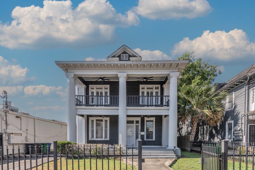 More Photos Of 214 E Ashby Pl, San Antonio Office For Lease