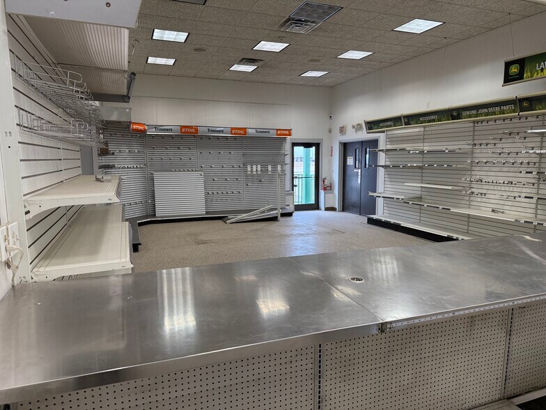 More Photos Of 149 Sheep Davis Rd, Pembroke Storefront For Lease