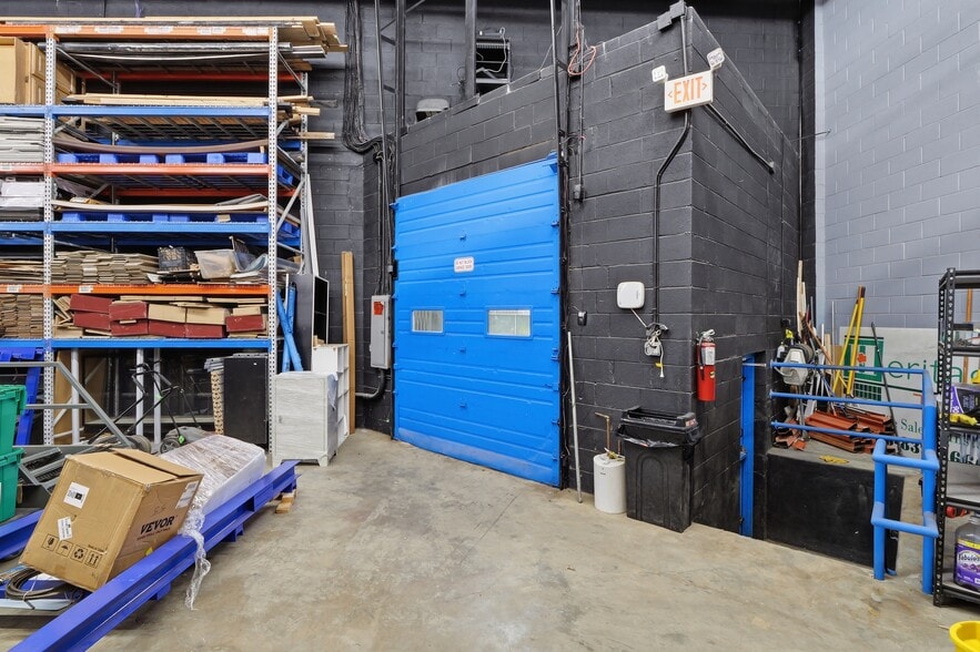 More Photos Of 610 Ryan Ave, Westville Warehouse For Lease