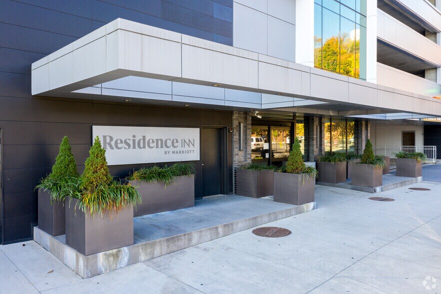 More Photos Of 500 Ave At Port Imperial Blvd, Weehawken Hotel For Lease