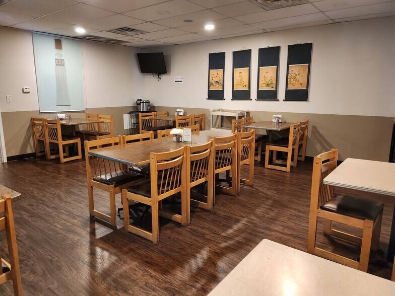 More Photos Of 4201 W Lawrence Ave, Chicago Restaurant For Sale