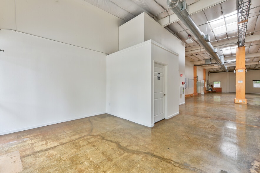 More Photos Of 977-979 Commercial St, Palo Alto Research And Development For Lease