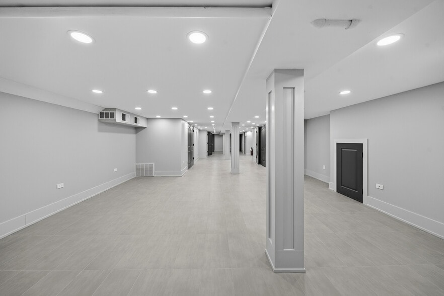 More Photos Of 619 W Randolph St, Chicago Restaurant For Sale