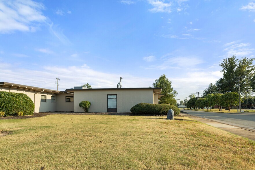 More Photos Of , West Memphis Office For Sale