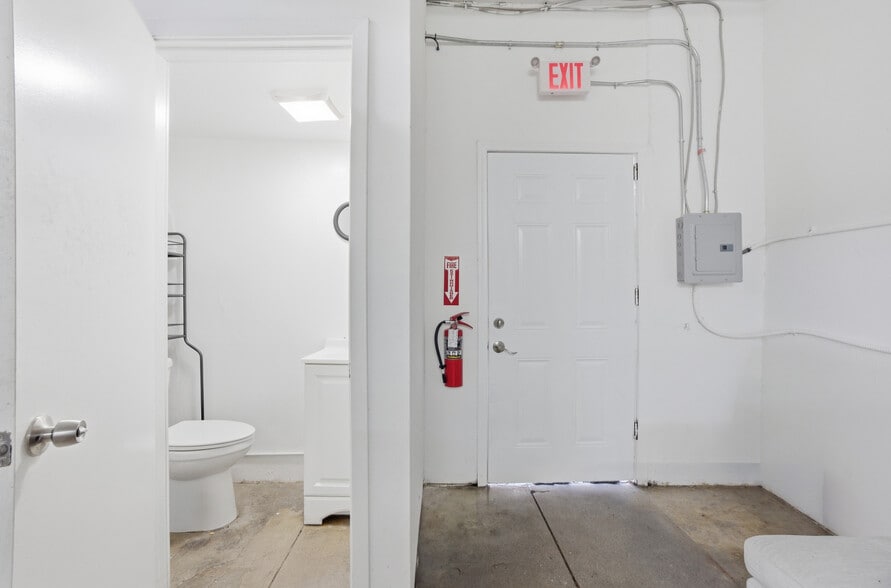 More Photos Of 8317 Whittier Blvd, Pico Rivera Storefront Retail Residential For Sale