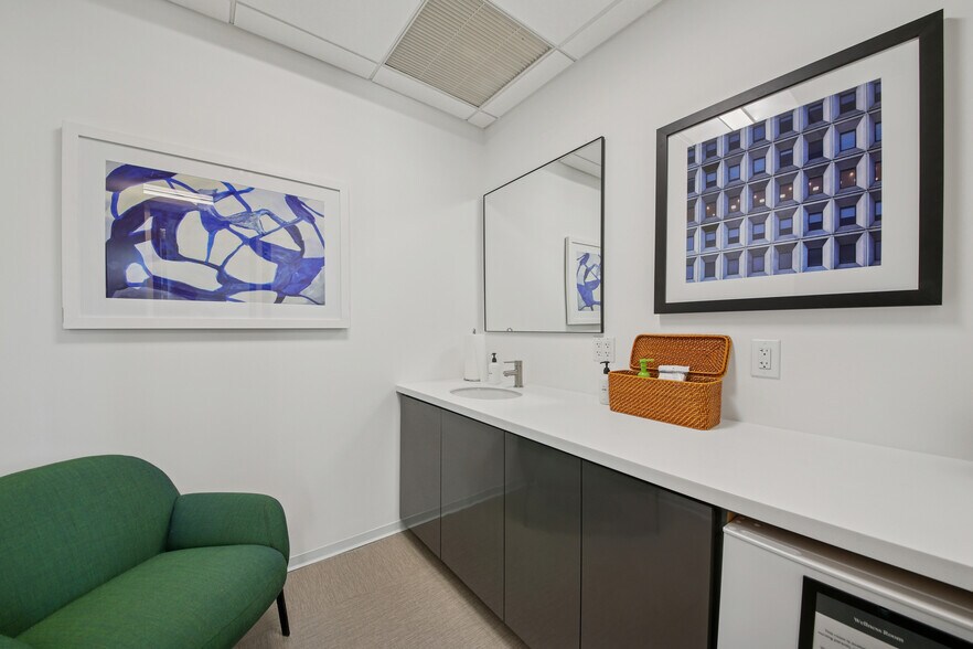 More Photos Of 200 W 41st St, New York Coworking Space