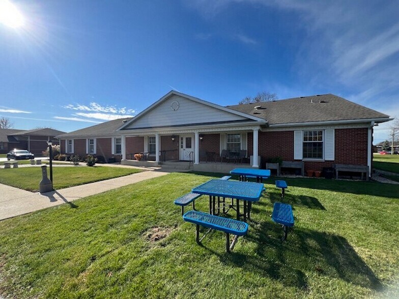 More Photos Of 2030 N Seminary, Woodstock Office For Lease