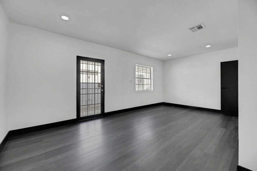 More Photos Of 530 S 7th St, Las Vegas Office Residential For Lease