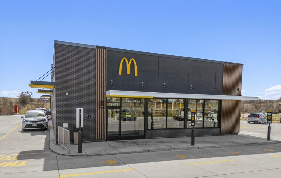 Primary Photo Of 19413 Oakmont Dr, Gretna Fast Food For Sale