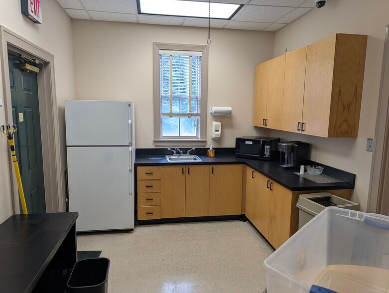 More Photos Of 201 Kiln Creek Pky, Yorktown Bank For Sale