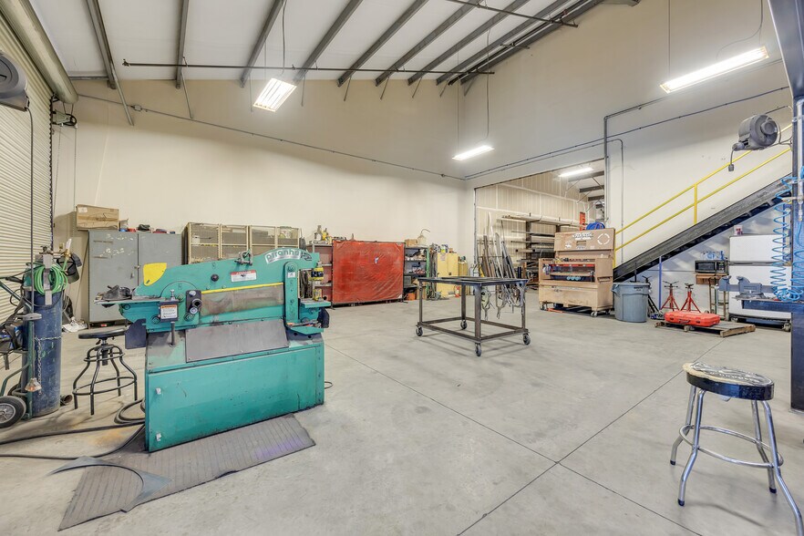 More Photos Of 18855 Microtronics, Sonora Industrial For Sale