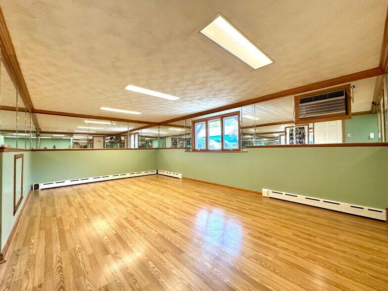 More Photos Of 591 Rt-34, Matawan Medical For Lease