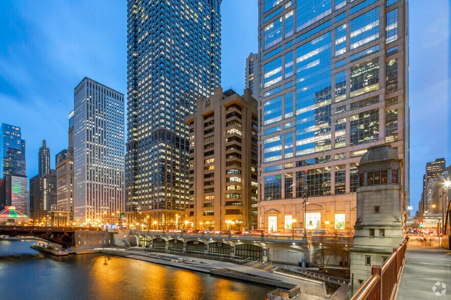 More Photos Of 55 W Wacker Dr, Chicago Office For Sale