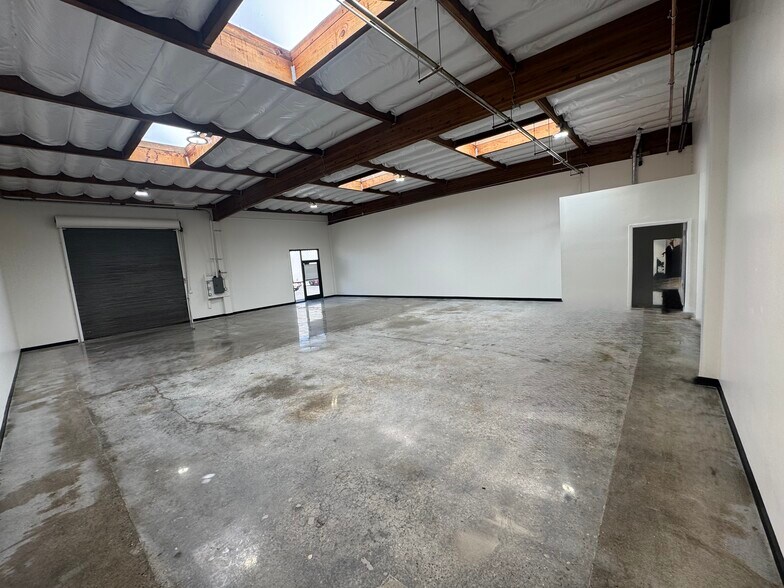 More Photos Of 945 Bransten Rd, San Carlos Service For Lease