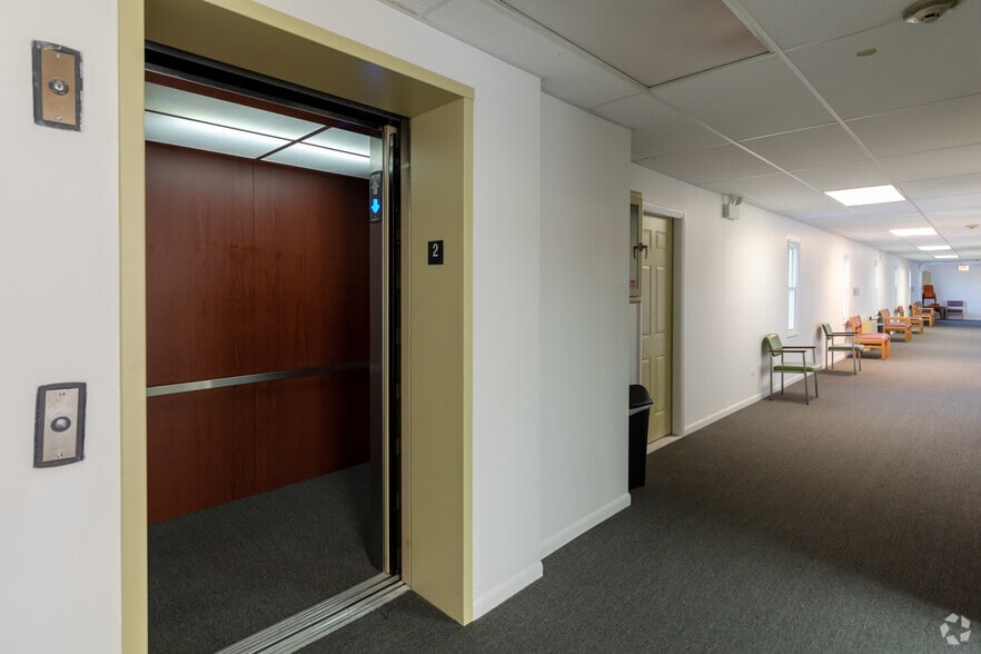 More Photos Of 1835 N 19th Ave, Melrose Park Medical For Lease