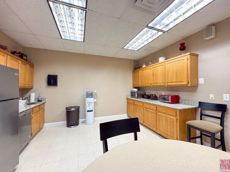 More Photos Of 72 Queen St, Southington Office For Lease