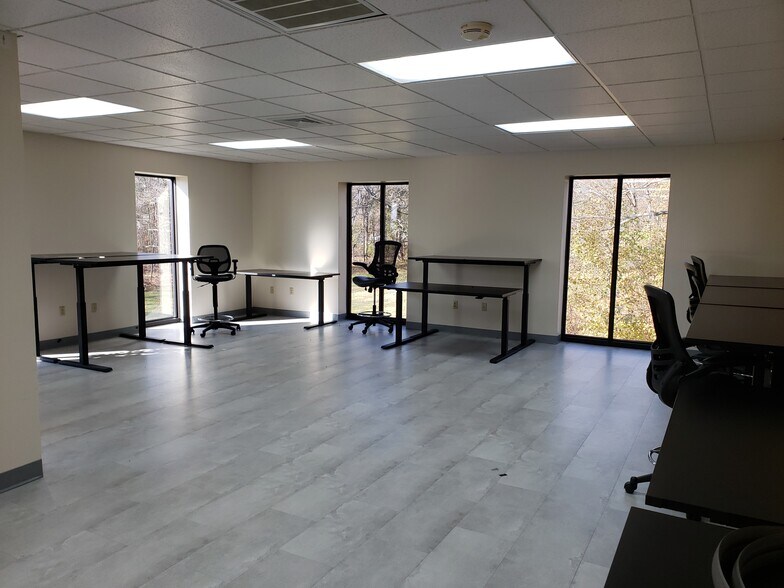 More Photos Of 665 Amherst Rd, Sunderland Research And Development For Sale