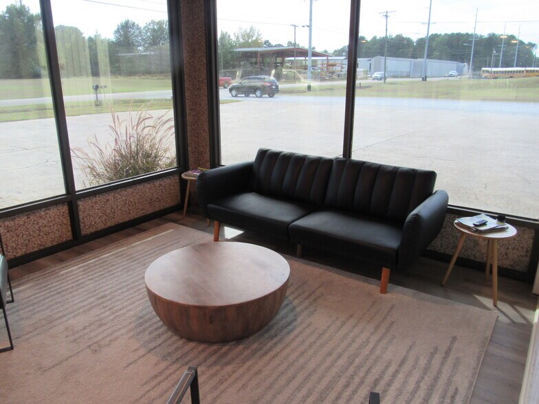 More Photos Of 127 Hemlock St, Columbus Office For Lease