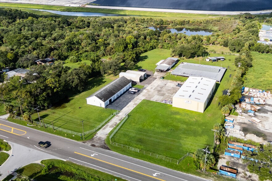 More Photos Of 6901 S 78th St, Riverview Warehouse For Lease