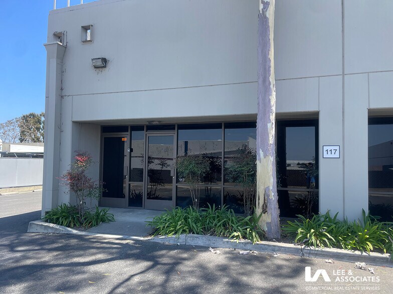 More Photos Of 2698 Junipero Ave, Long Beach Light Distribution For Lease