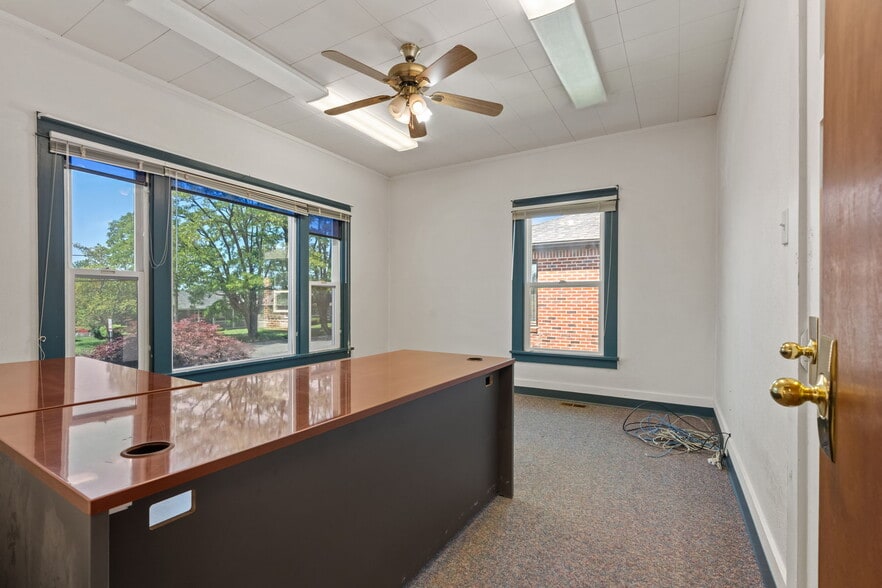 More Photos Of 1068 Market Blvd, Chehalis Office For Sale