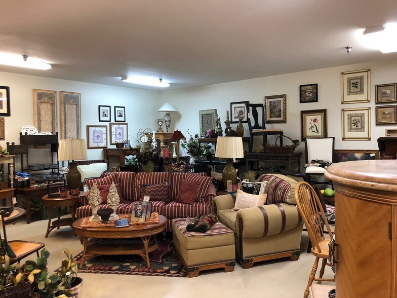 More Photos Of 225 SE 21st St, Grand Rapids Storefront Retail Office For Sale