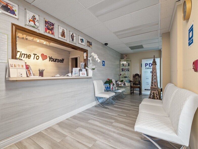 More Photos Of 18345 Ventura Blvd, Tarzana Medical For Lease