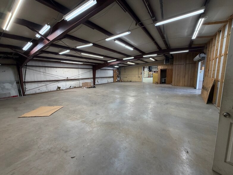 More Photos Of 1865 US 41 Hwy SW, Calhoun Industrial For Lease