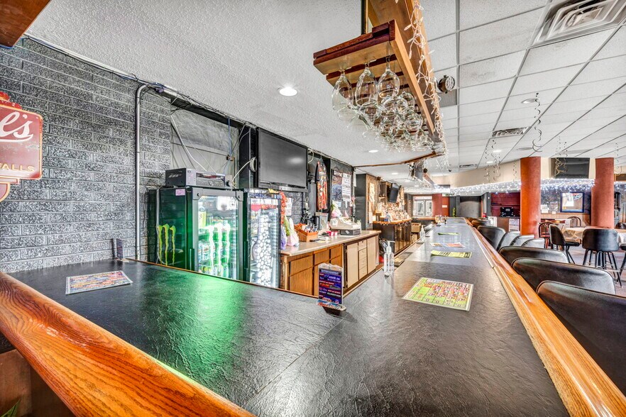 More Photos Of 5348 E Lake Rd, Sheffield Lake Restaurant For Sale