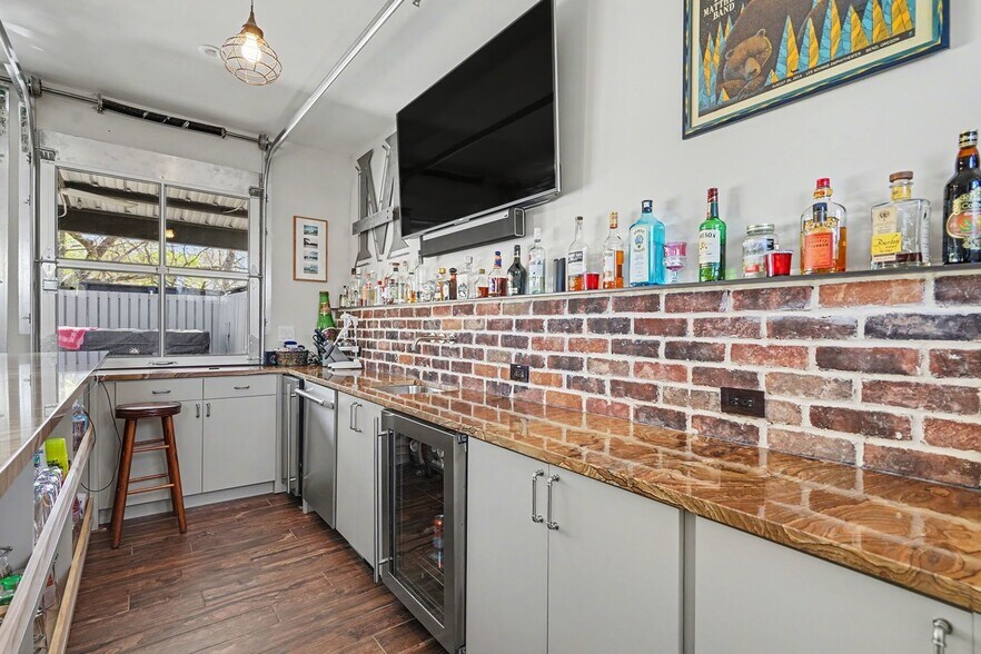 More Photos Of 117 E Maple St, Decatur Loft Creative Space For Sale