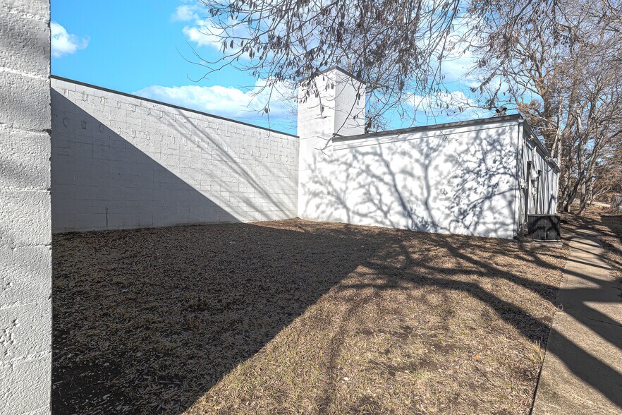 More Photos Of 9657 New Sapulpa Rd, Sapulpa Storefront Retail Office For Sale