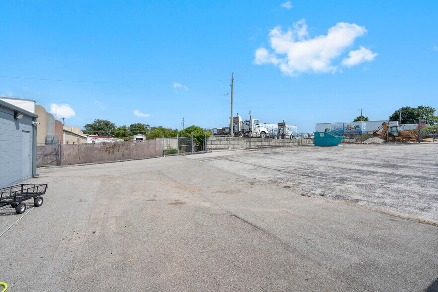 More Photos Of 2752 E Kearney St, Springfield Freestanding For Sale