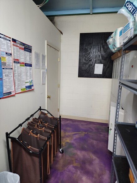 More Photos Of 3109 Los Arboles Ave NE, Albuquerque Warehouse For Sale