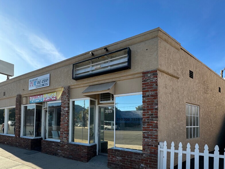 More Photos Of 2221-2225 W Olive Ave, Burbank Office Residential For Lease