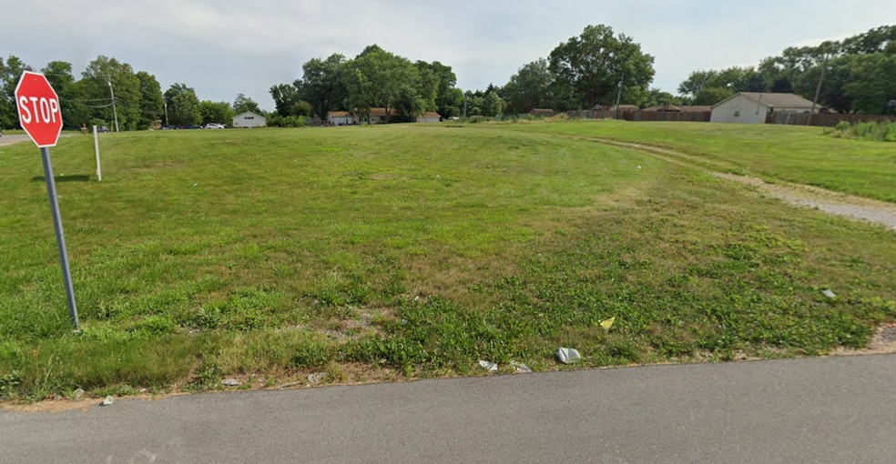 More Photos Of 203 N Avon Ave, Avon Storefront Retail Office For Sale