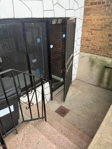 More Photos Of 7508 Metropolitan Ave, Middle Village Storefront Retail Residential For Lease