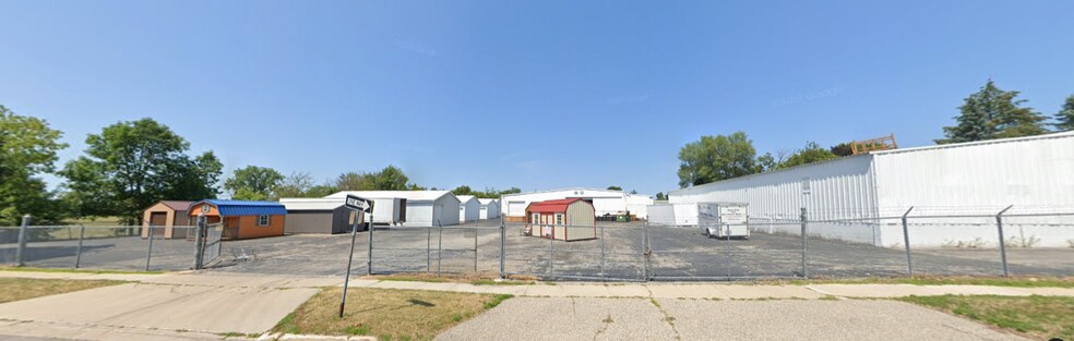 More Photos Of 802 Ashman St, Midland Department Store For Sale