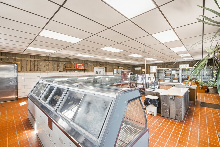 More Photos Of 1908 Water Level Rd, Somerset Specialty For Sale