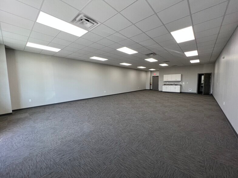More Photos Of 192 Oakland Pky, Leesburg Office For Lease