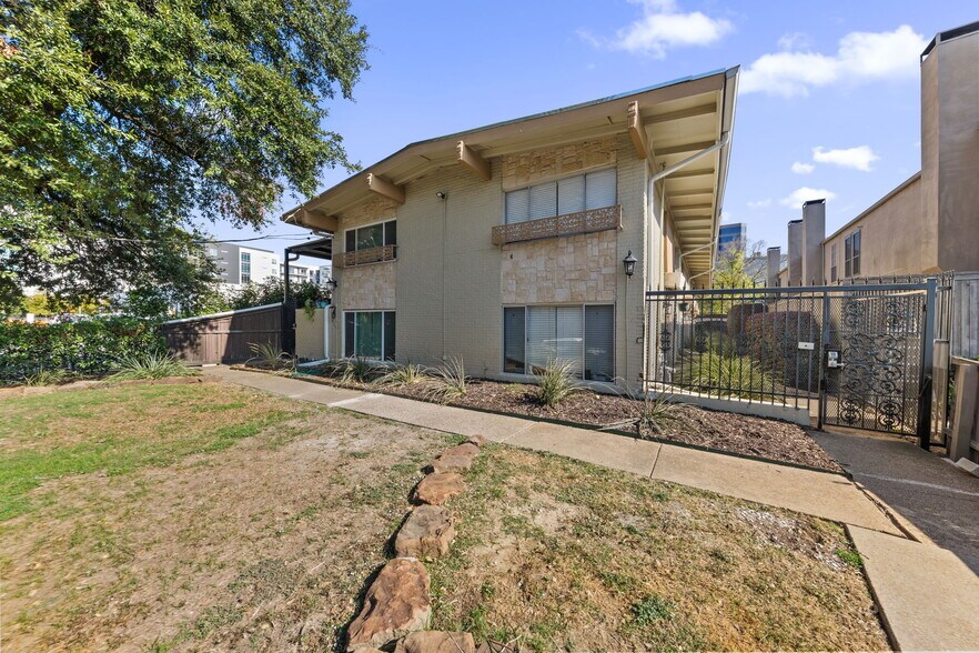 Primary Photo Of 4136 Cole Ave, Dallas Apartments For Sale