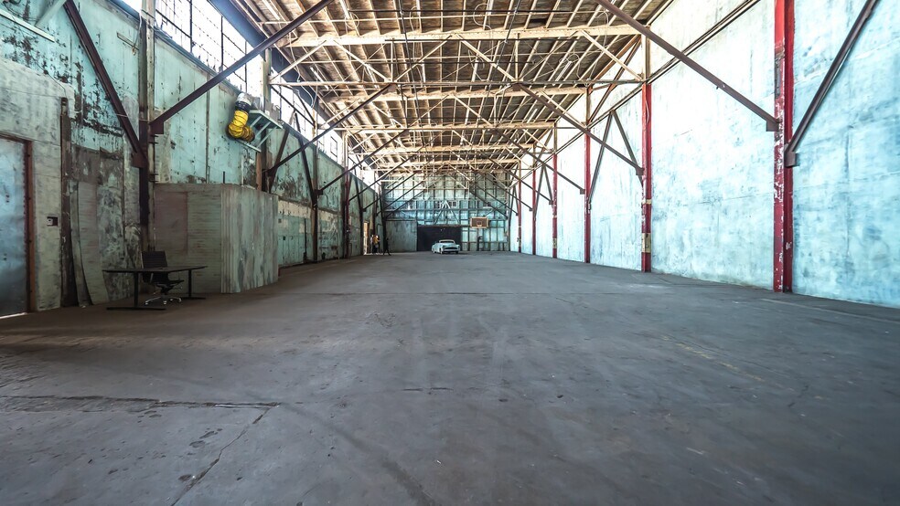 More Photos Of 6000 Avalon Blvd, Los Angeles Warehouse For Lease
