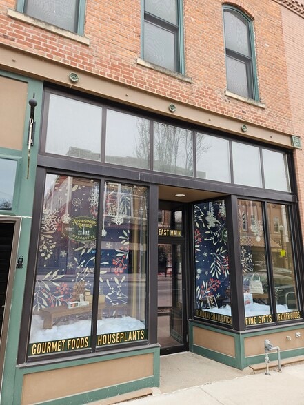 Primary Photo Of 328 E Main St, Ottumwa Sports And Entertainment For Sale