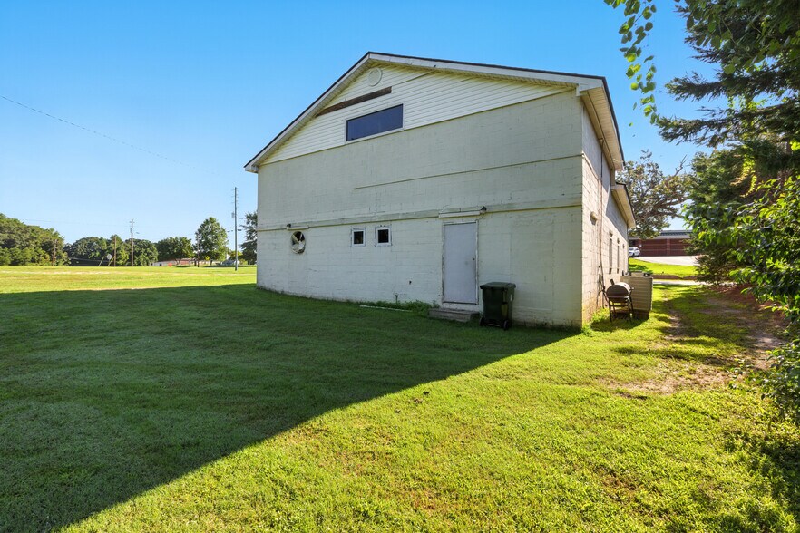 More Photos Of 303 N Pond St, Toccoa Religious Facility For Sale