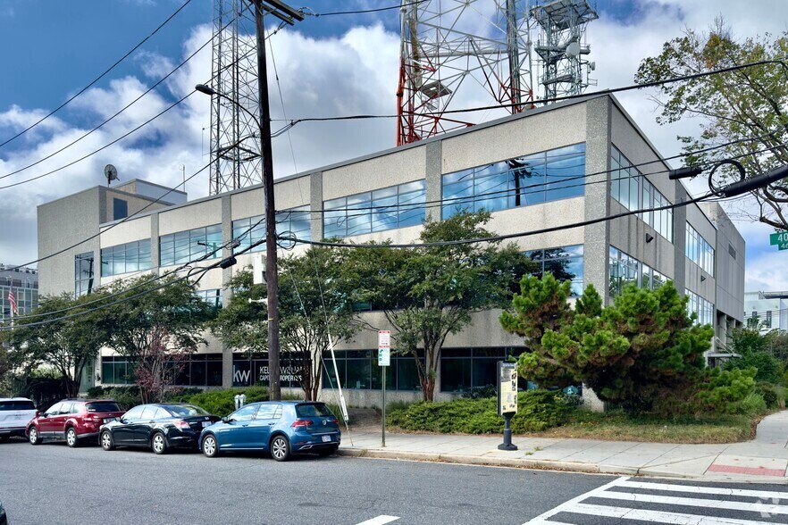More Photos Of 4000 Chesapeake St NW, Washington Office For Sale